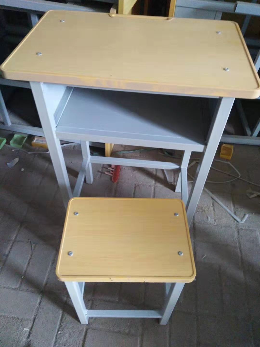 學生課桌椅廠家